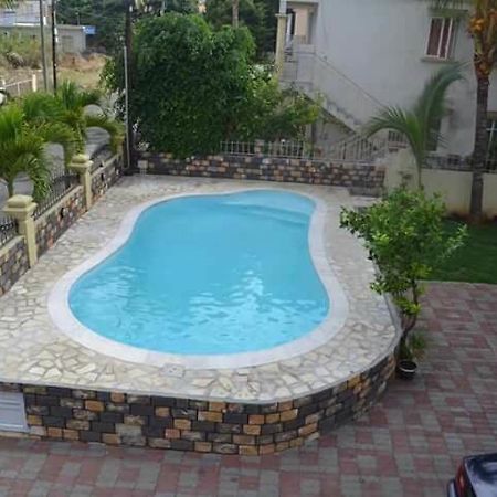 Rs Villas - Three Bedrooms Share Apartment With Private Room And Free Wifi And 100Mts To The Beach And Ac And 100Mts To Bus Stop And Pool Flic-en-Flacq المظهر الخارجي الصورة