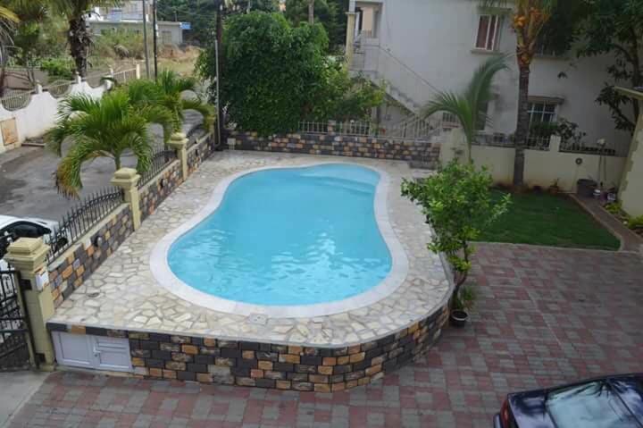 Rs Villas - Three Bedrooms Share Apartment With Private Room And Free Wifi And 100Mts To The Beach And Ac And 100Mts To Bus Stop And Pool Flic-en-Flacq المظهر الخارجي الصورة