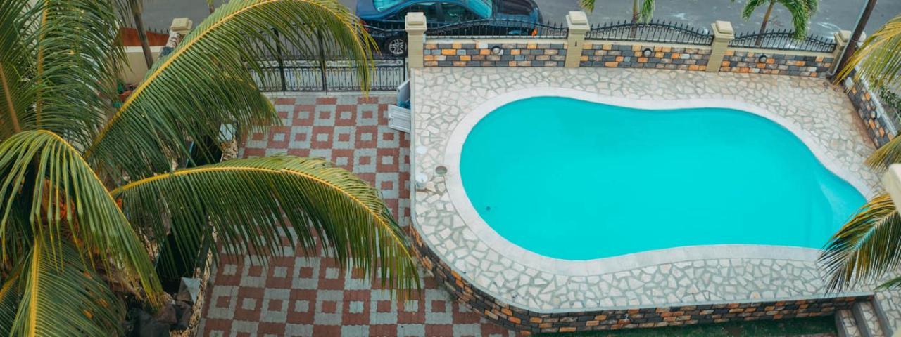 Rs Villas - Three Bedrooms Share Apartment With Private Room And Free Wifi And 100Mts To The Beach And Ac And 100Mts To Bus Stop And Pool Flic-en-Flacq المظهر الخارجي الصورة