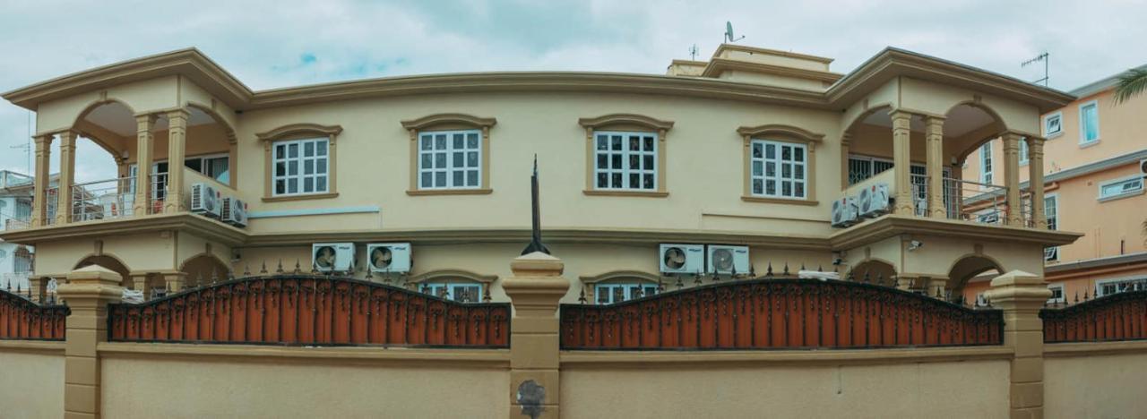 Rs Villas - Three Bedrooms Share Apartment With Private Room And Free Wifi And 100Mts To The Beach And Ac And 100Mts To Bus Stop And Pool Flic-en-Flacq المظهر الخارجي الصورة