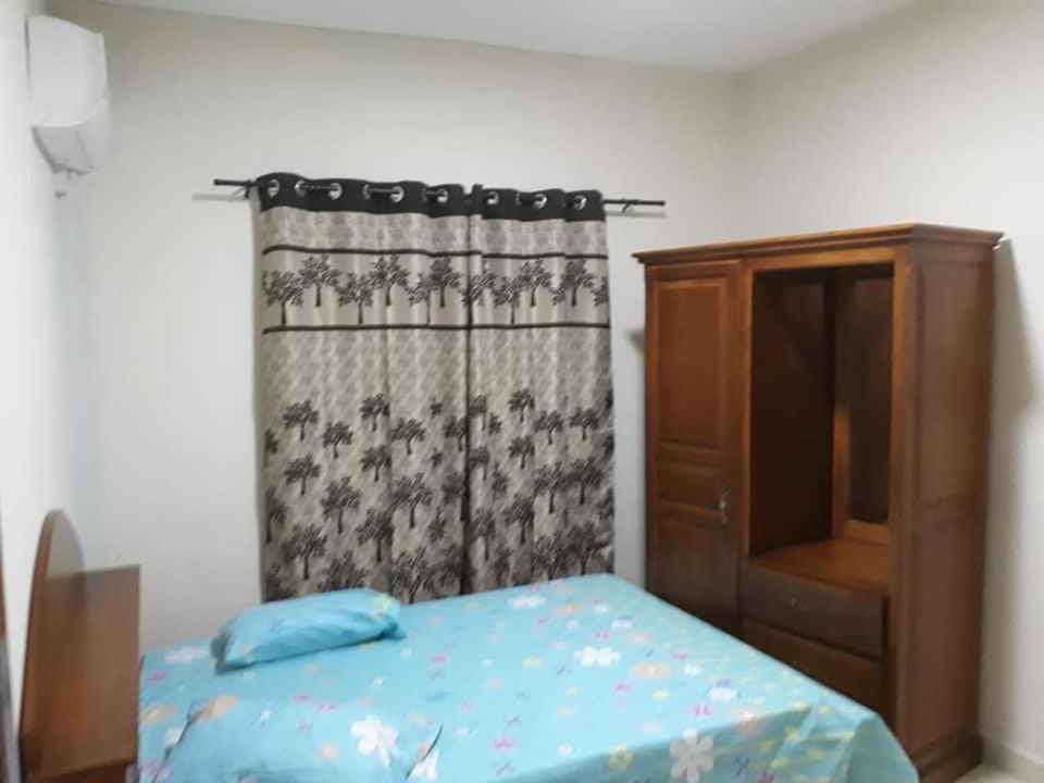 Rs Villas - Three Bedrooms Share Apartment With Private Room And Free Wifi And 100Mts To The Beach And Ac And 100Mts To Bus Stop And Pool Flic-en-Flacq المظهر الخارجي الصورة