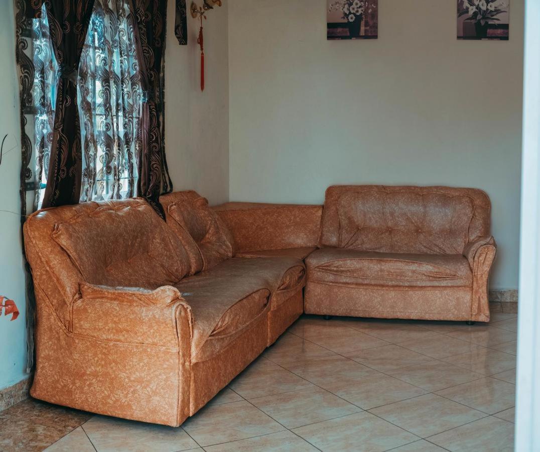Rs Villas - Three Bedrooms Share Apartment With Private Room And Free Wifi And 100Mts To The Beach And Ac And 100Mts To Bus Stop And Pool Flic-en-Flacq المظهر الخارجي الصورة