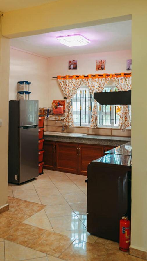 Rs Villas - Three Bedrooms Share Apartment With Private Room And Free Wifi And 100Mts To The Beach And Ac And 100Mts To Bus Stop And Pool Flic-en-Flacq المظهر الخارجي الصورة