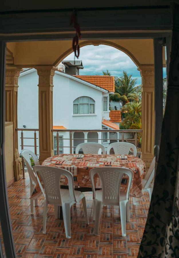 Rs Villas - Three Bedrooms Share Apartment With Private Room And Free Wifi And 100Mts To The Beach And Ac And 100Mts To Bus Stop And Pool Flic-en-Flacq المظهر الخارجي الصورة