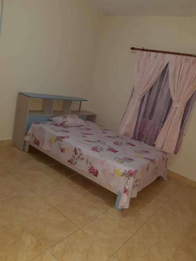 Rs Villas - Three Bedrooms Share Apartment With Private Room And Free Wifi And 100Mts To The Beach And Ac And 100Mts To Bus Stop And Pool Flic-en-Flacq المظهر الخارجي الصورة