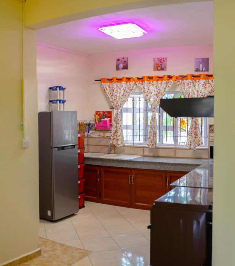 Rs Villas - Three Bedrooms Share Apartment With Private Room And Free Wifi And 100Mts To The Beach And Ac And 100Mts To Bus Stop And Pool Flic-en-Flacq المظهر الخارجي الصورة