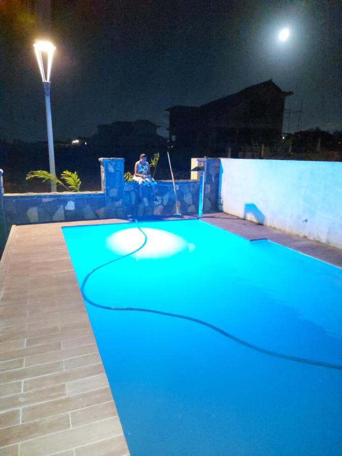 Rs Villas - Three Bedrooms Share Apartment With Private Room And Free Wifi And 100Mts To The Beach And Ac And 100Mts To Bus Stop And Pool Flic-en-Flacq المظهر الخارجي الصورة