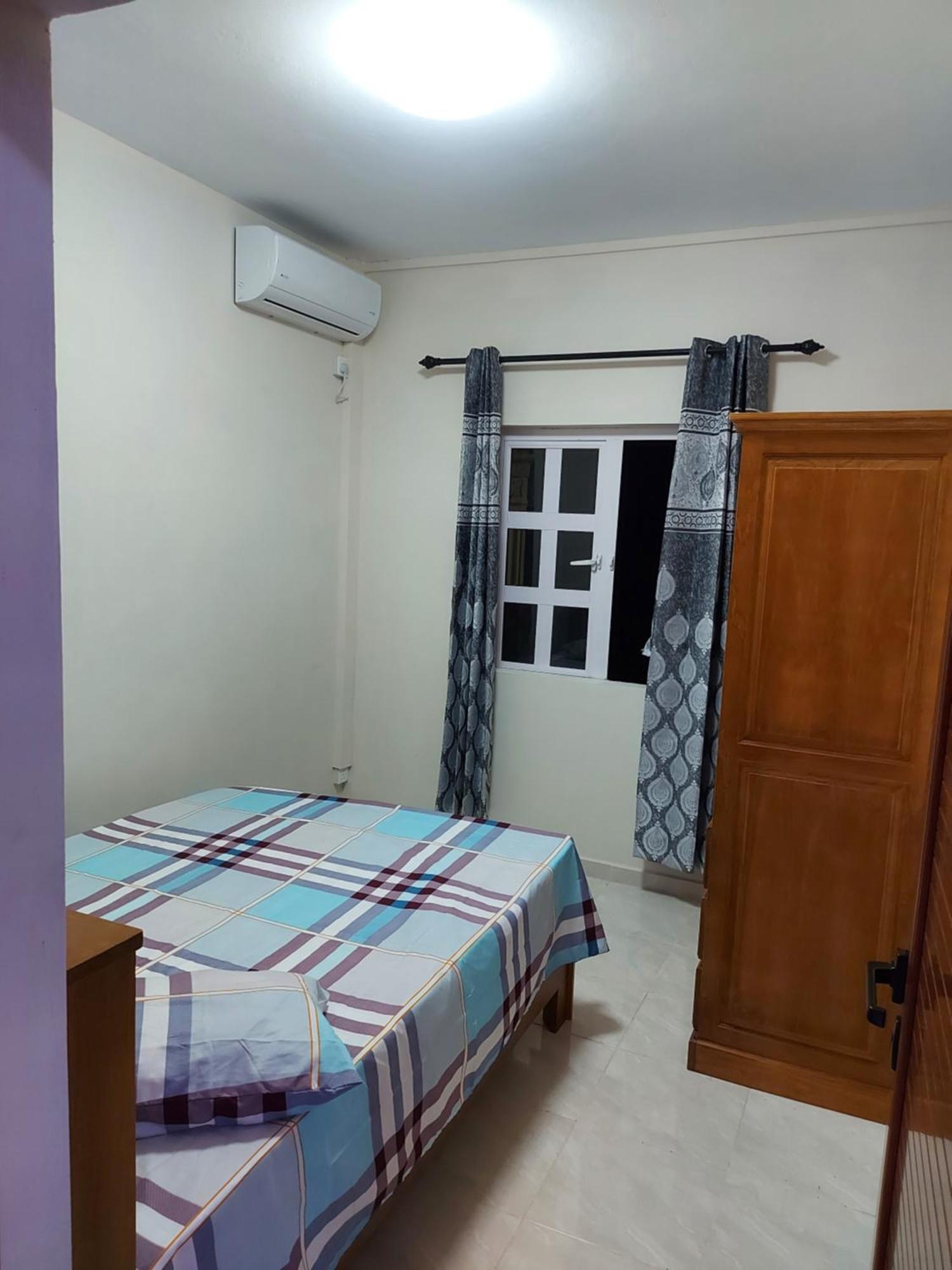 Rs Villas - Three Bedrooms Share Apartment With Private Room And Free Wifi And 100Mts To The Beach And Ac And 100Mts To Bus Stop And Pool Flic-en-Flacq المظهر الخارجي الصورة
